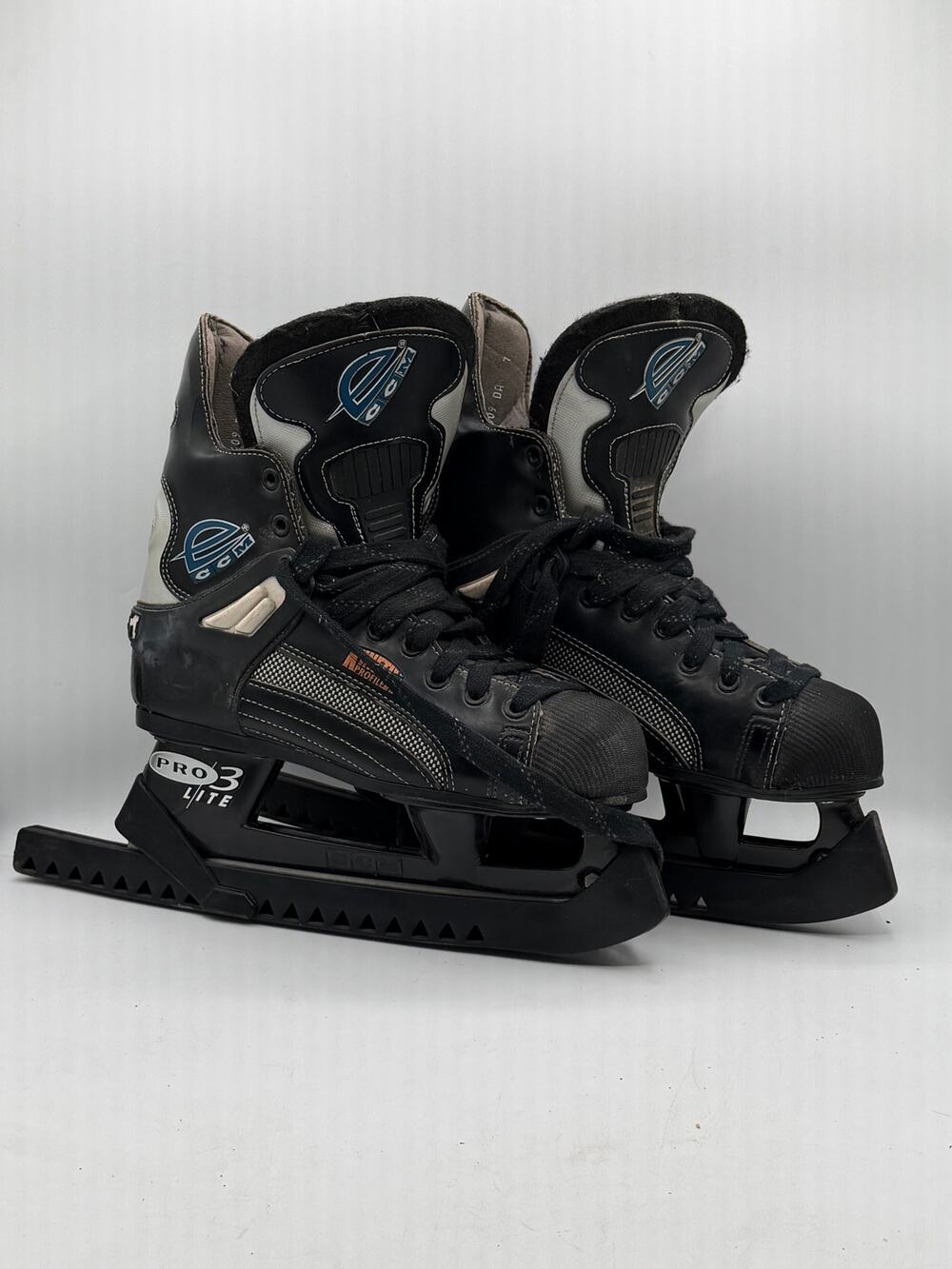CCM 45 Edge Ice Skates - Size 7 (EU 40.5) - Black